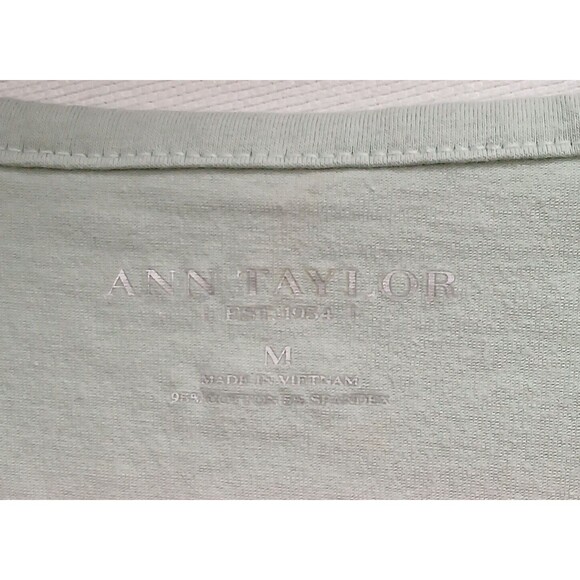 Ann Taylor Cotton Spandex Short Sleeve Ruffle Neck Buttons Size Medium Blouse - Picture 4 of 4